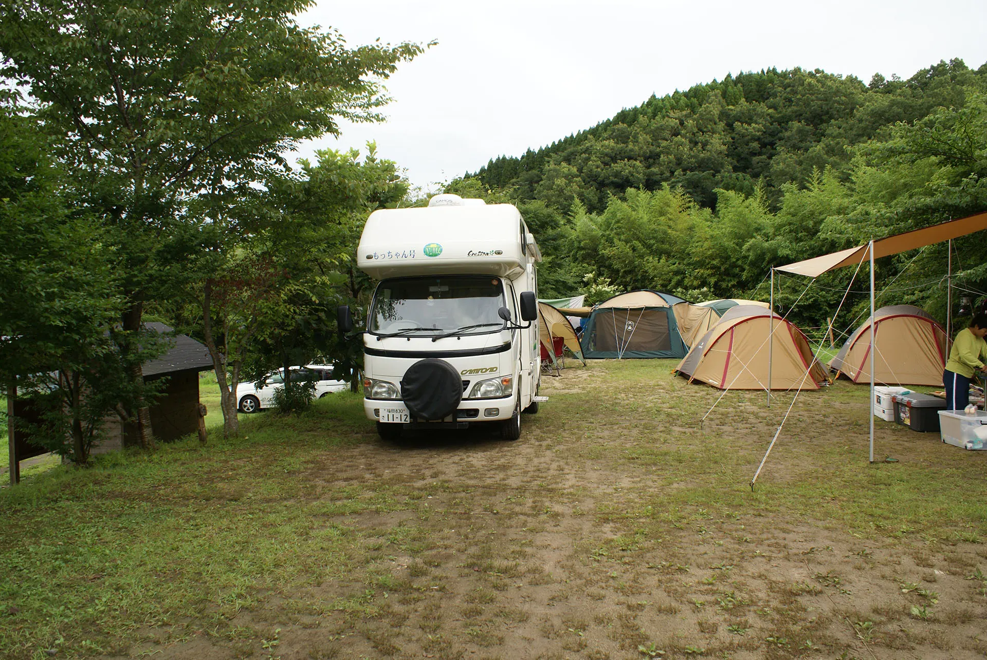 山鳥の森オートキャンプ場　フリーＣサイト　キャンピングカー