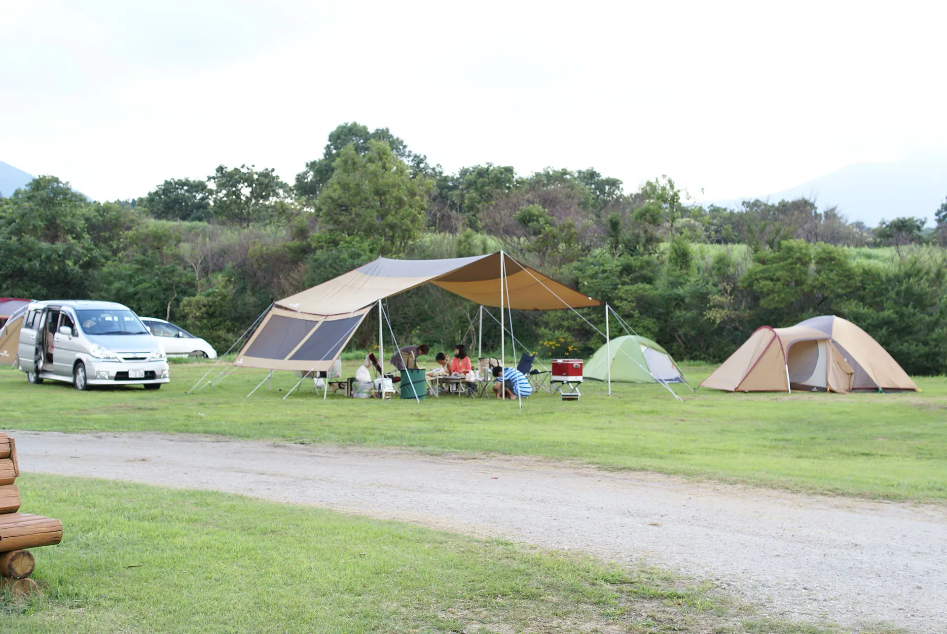 オートキャンプ場高原の里　レクタＬ　アメニティードーム　トレックライズ２