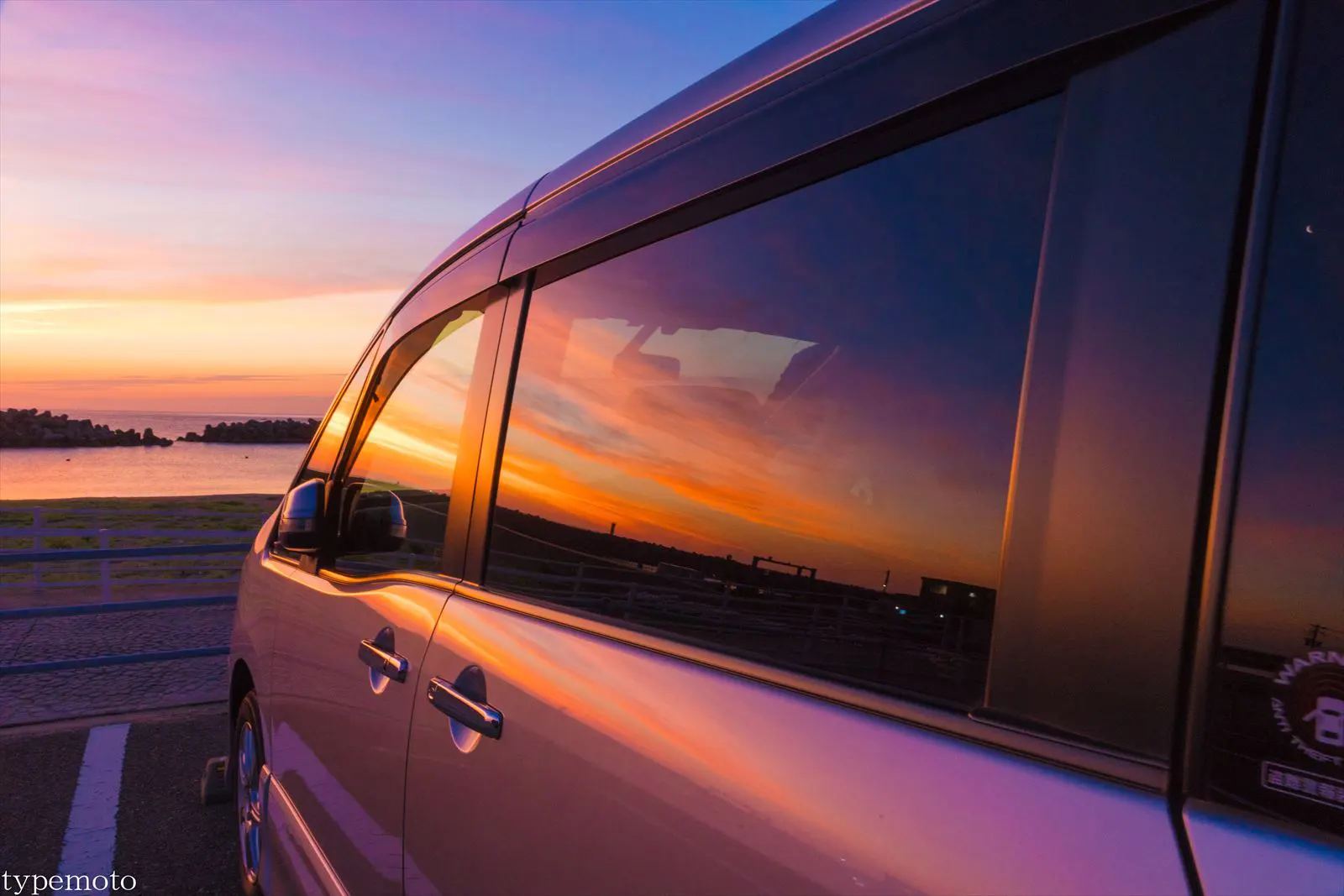 対馬　小茂田浜　夕焼け　セレナ　リフレクション