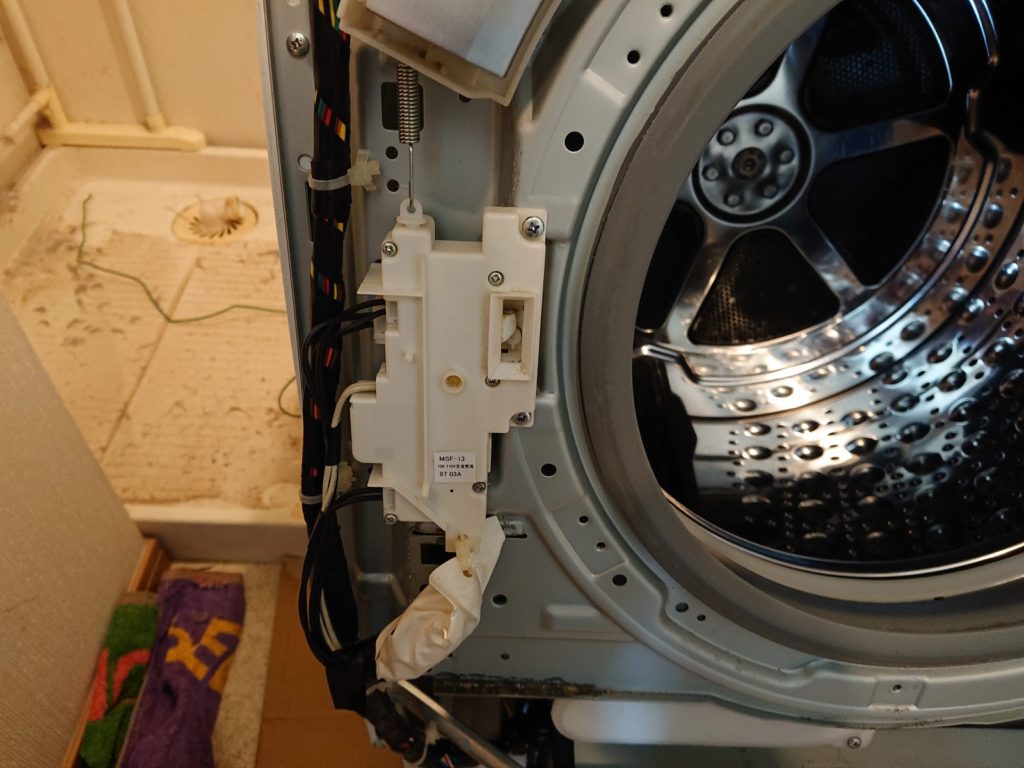 ドラム式洗濯機　メカケース交換